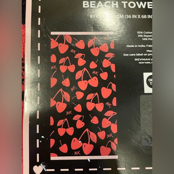 BETSEY JOHNSON NWT Cherry Print Beach Towel AND BATH & BODY WORKS PocketBac SET - Picture 10 of 10